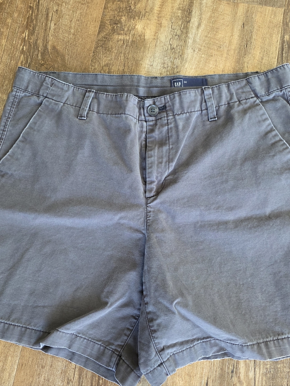 GAP Womans Slate Gray Flat Front Shorts Slight Distressing Size 14 Slash Pockets